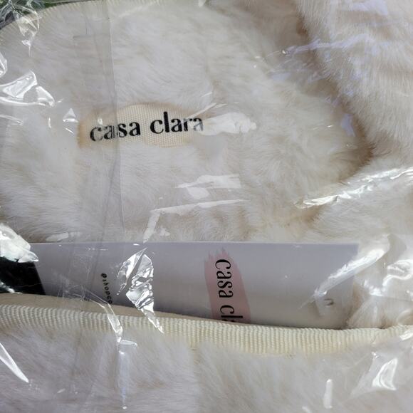 NWT Casa Clara Ava White Criss Cross Faux Fur Slipper size Medium (38-39) - Picture 7 of 9